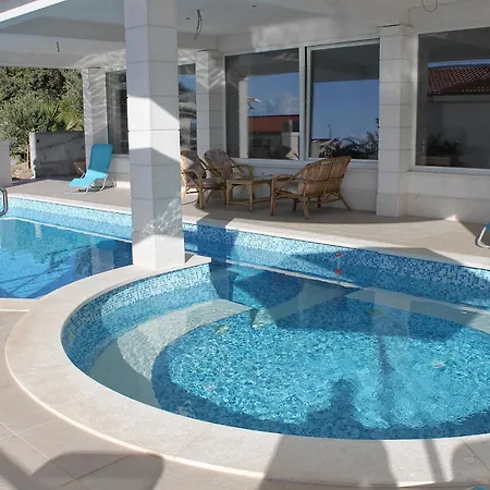 アパート Seaside With A Swimming Pool Zavalatica, Korcula - 9151 ザヴァラティサ