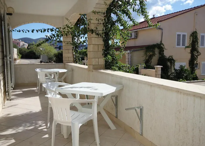 Seaside With A Swimming Pool Zavalatica, Korcula - 9151 شقة *