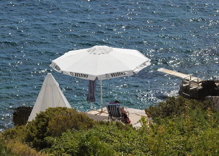 Seaside With A Swimming Pool Zavalatica, Korcula - 9151 شقة